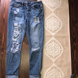 AE Tomgirl Distressed Jeans